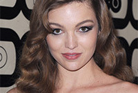 Lili-simmons-modern-vintage-look-side